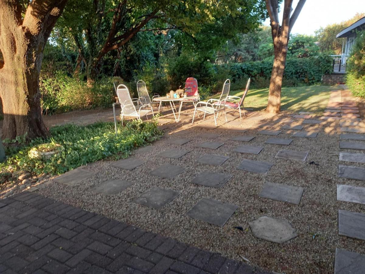 Credo Guest House บลูมฟอนเทน ภายนอก รูปภาพ