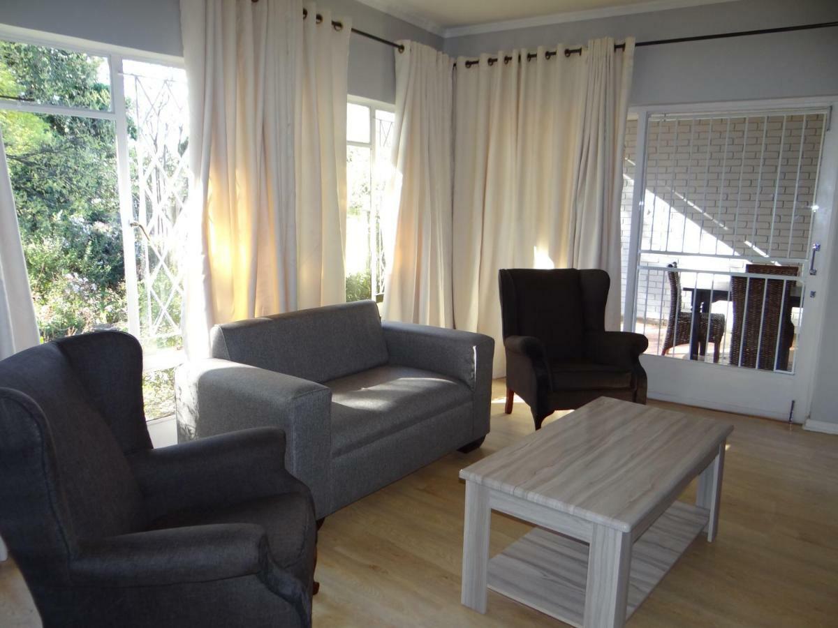 Credo Guest House บลูมฟอนเทน ภายนอก รูปภาพ